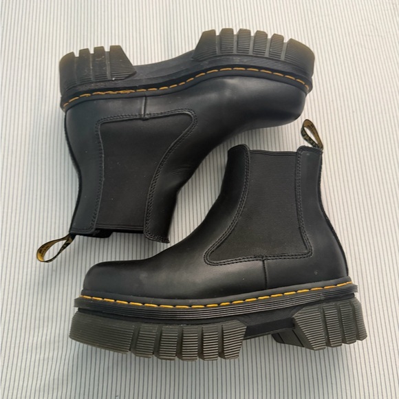 Dr. Martens platform chelsea boots - Picture 2 of 4